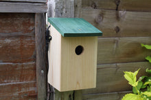 Load image into Gallery viewer, Bird Nesting Box With Built In Wi-Fi Camera
